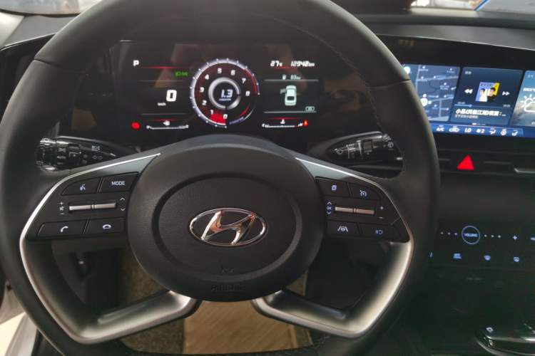 Used Hyundai Elantra 2022 1.5L CVT LUX Prestige Edition
