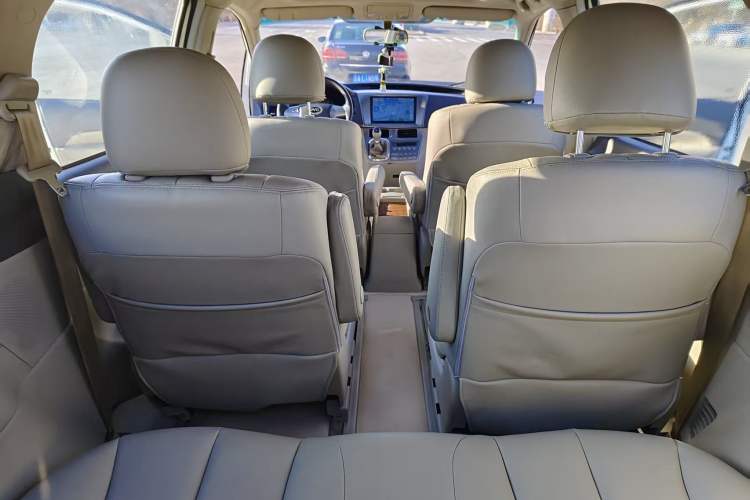 Used BYD M6 2013 2.0L Manual Comfort Edition
