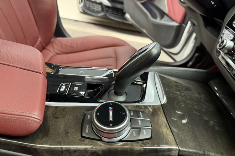 Used BMW 5 Series 2018 Restyled 530Li Leading Edition M Sport Package
