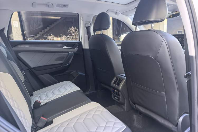 Used Volkswagen Tayron 2023 280TSI Two-Wheel-Drive Luxury Plus Advanced Version
