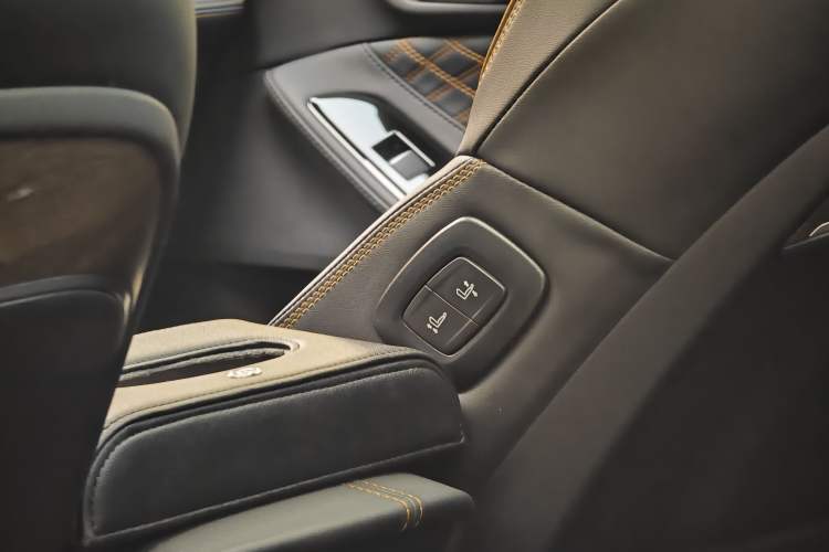 Used Toyota Avalon 2024 Dual-Motor 2.0L Luxury Edition