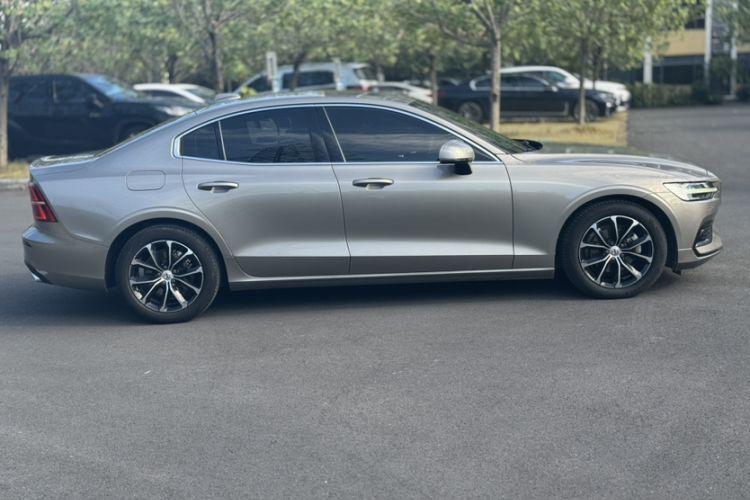 Used Volvo S60 2020 T4 Zhiyi Luxury Edition
