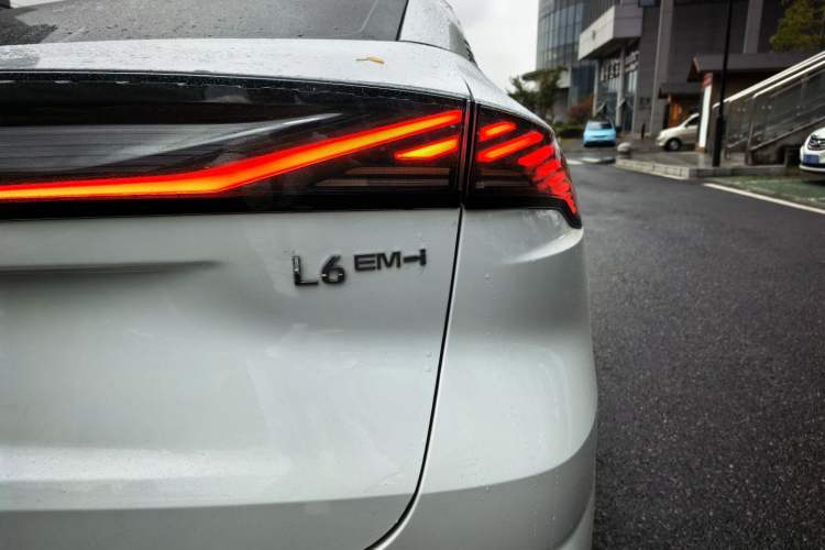 Used  L6 2025 EM-i 140km Starship Edition