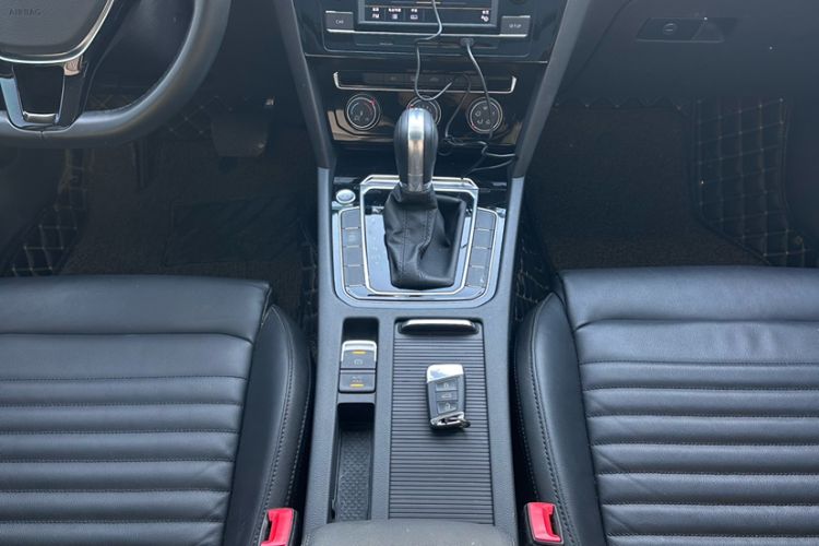 Used Volkswagen Magotan 2019 330TSI DSG Leading Edition China V Standard
