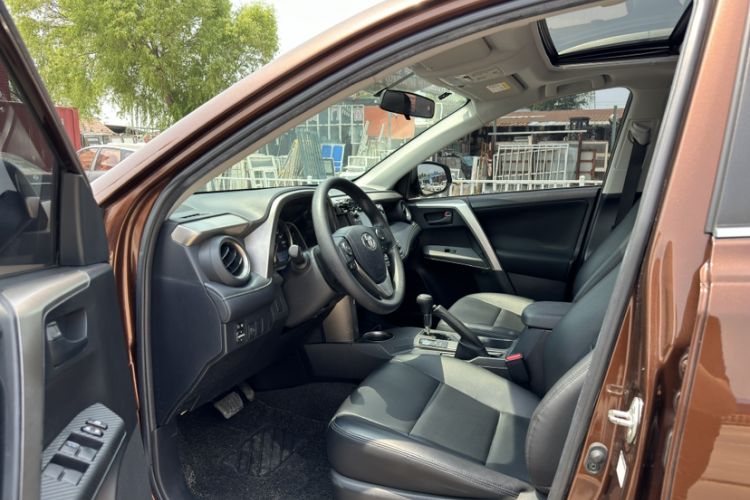 Used Toyota RAV4 2015 2.0L CVT Two-Wheel Drive Fashion Edition
