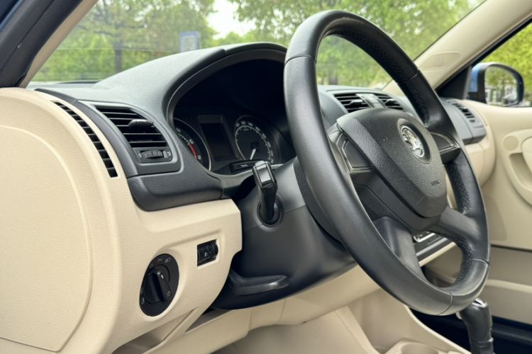 Used Skoda Fabia 2014 1.4L Automatic Crystal Edition
