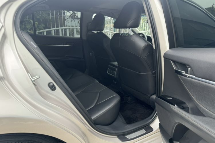 Used Toyota Camry 2023 2.0G Luxury Edition
