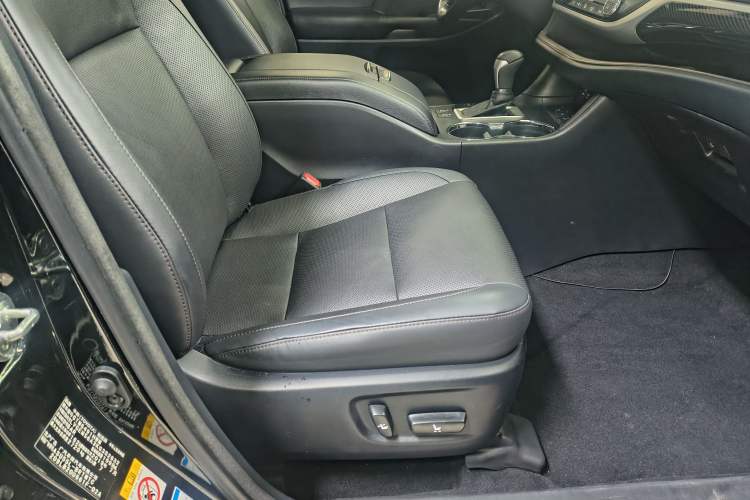 Used Toyota Highlander 2018 2.0T Four-Wheel Drive Luxury Version 7 Seats China VI Standard