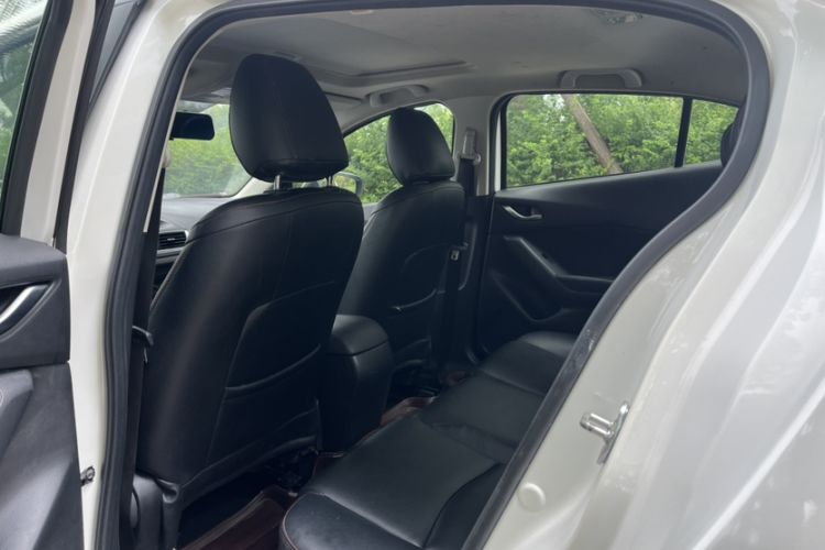 Used Mazda Mazda 3 Axela 2016 Sedan 1.5L Automatic Luxury Model
