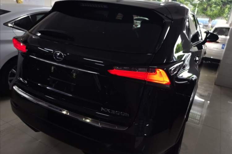 Used Lexus NX 2015 300h Front-Drive Fēngshàng Edition
