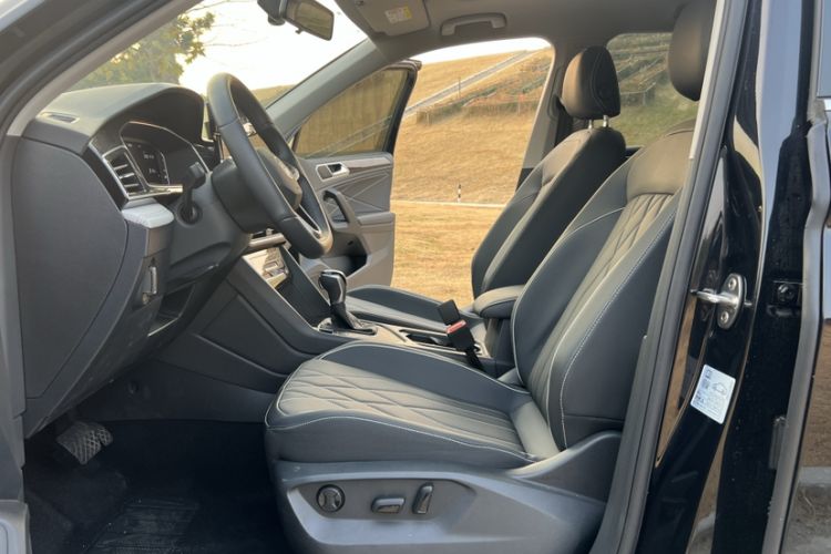 Used Volkswagen Tiguan L 2024 Outstanding Model 300TSI Automatic Two-Wheel Drive Longteng Edition