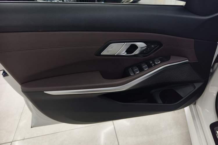 Used BMW 3 Series 2021 Second Facelift 320Li M Sport Package
