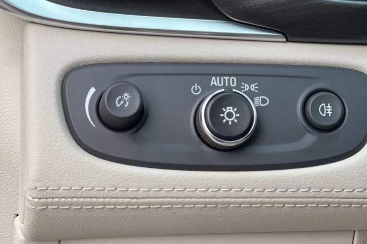 Used Buick GL8 2021 ES Landtrek 653T Comfort Edition
