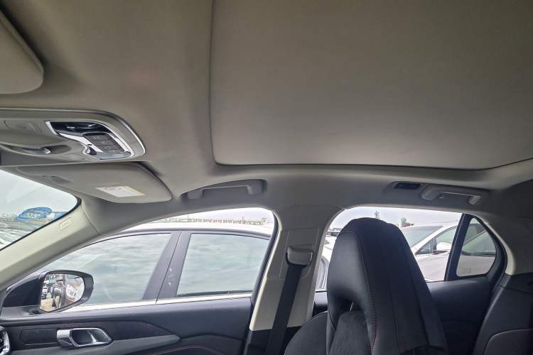 Used Lynk & Co 02 2018 1.5T DCT Two-Wheel Drive Pro Version China V Emission Standard
