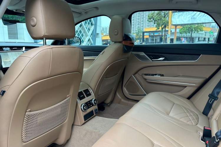 Used Jaguar XFL 2023 XFL 2.0T P250 Two-Wheel-Drive Prestige Luxury Gold Edition
