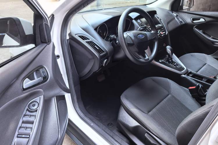 Used Ford Focus 2018 Hatchback Classic 1.6L Automatic Comfort Plus SmartDrive Edition
