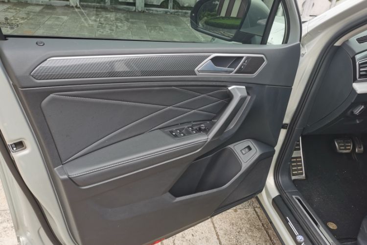 Used Volkswagen Tiguan L 2023 Restyled 330TSI Automatic Two-Wheel Drive R-Line Enhanced Comfort Version
