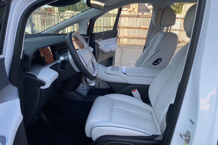 Used XPeng X9 2024 702 Ultra-Long Range Max
