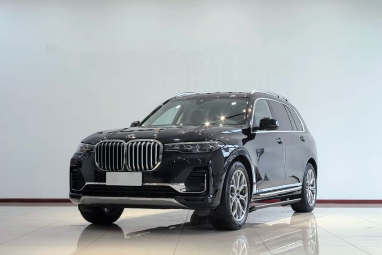 Used BMW X7 2022 xDrive40i Luxury Package with Leading Features
