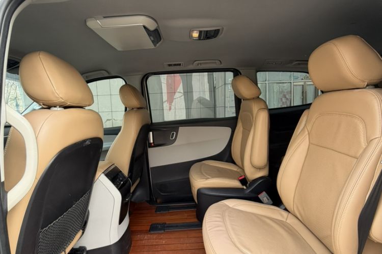 Used Huasong 7 2017 2.0T Automatic Standard Edition
