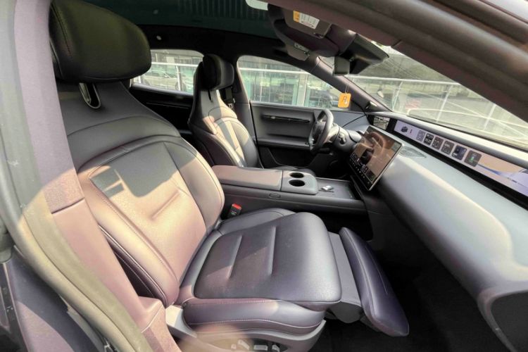 Used  06 2025 Max Extended-Range Edition
