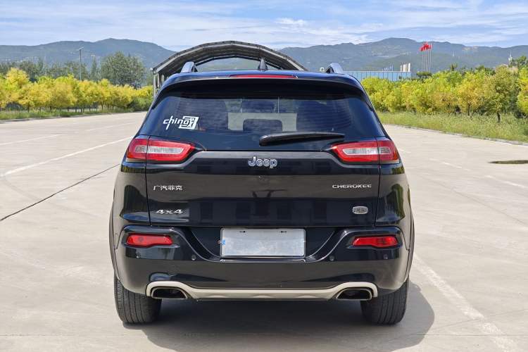 Used  Cherokee 2017 2.4L Excellence Edition