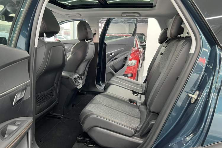 Used Peugeot 5008 2017 380THP 7-Seater Elite Edition
