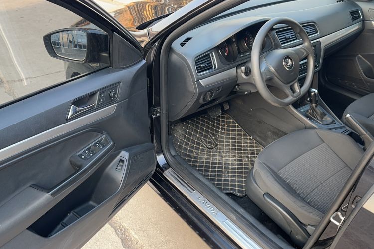 Used Volkswagen Lavida 2015 1.6L Automatic Fashion Edition