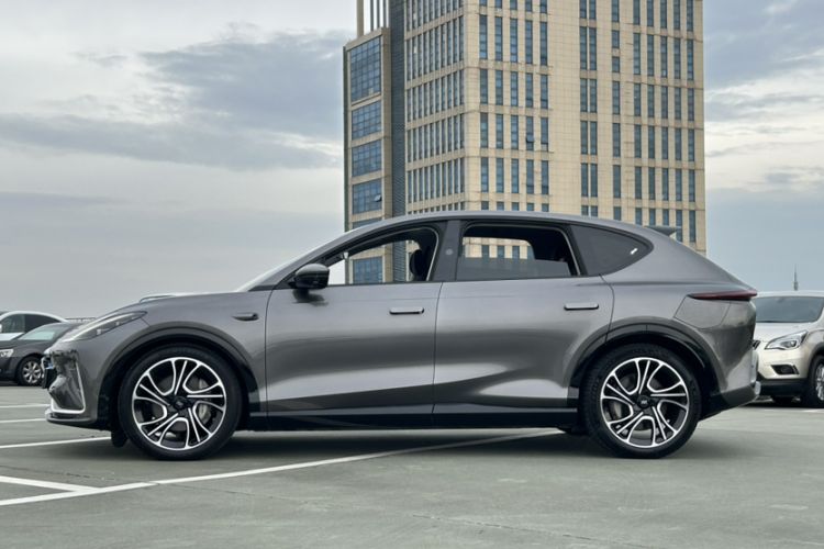 Used  LS7 2023 100kWh Lux All-Wheel-Drive Version
