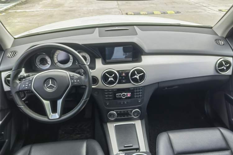 Used Mercedes-Benz GLK-Class 2013 GLK 300 4MATIC Dynamic Sunroof Model