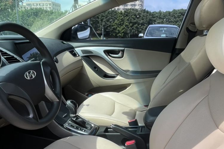 Used Hyundai Elantra 2015 1.6L Automatic Leading Model
