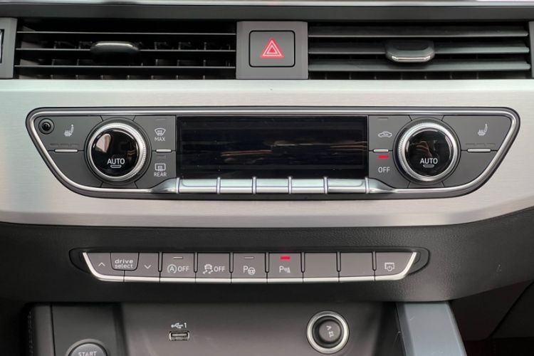 Used Audi A4L 2022 40 TFSI Luxury Dynamic Model
