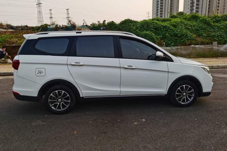 Used Baojun 730 2019 1.5L Manual Fashion Model 7-seater National V
