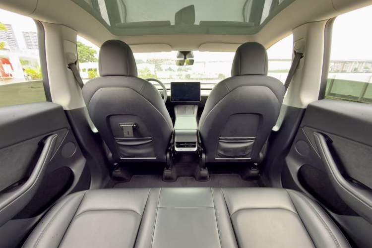 Used Tesla Model Y 2021 Long-Range All-Wheel-Drive Version
