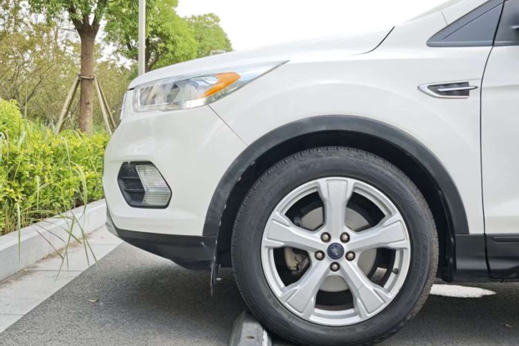 Used Ford Kuga 2017 EcoBoost 180 Two-Wheel-Drive Platinum Edition
