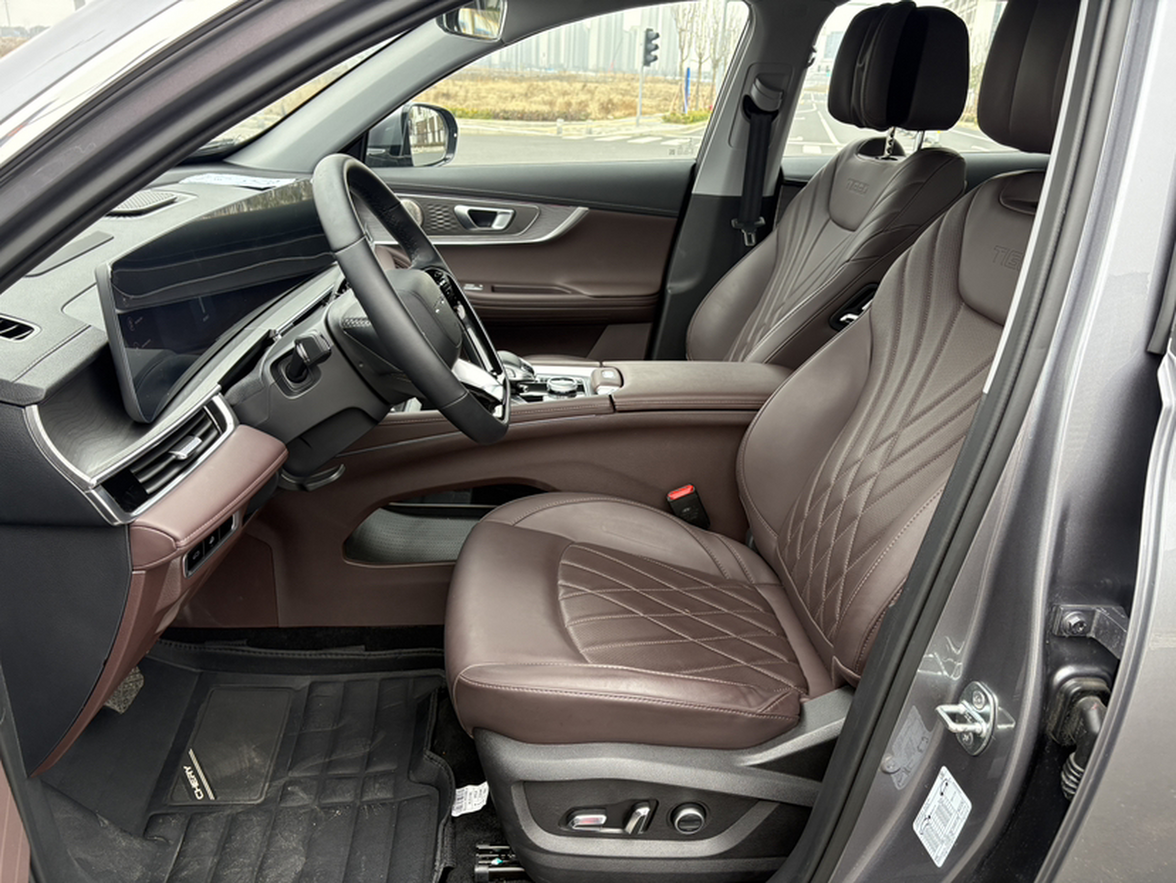 Переднее сиденье в автомобиле