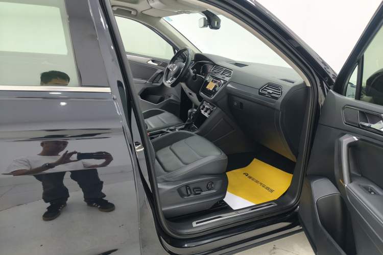 Used Volkswagen Tiguan L 2021 380TSI Automatic All-Wheel Drive R-Line Comfort Plus 7-Seater
