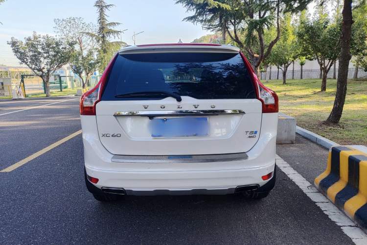 Used Volvo XC60 2017 T5 AWD Smart Upgrade Edition
