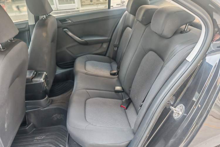 Used Volkswagen Santana 2016 1.6L Manual Fashion Edition
