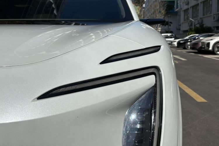 Used  07 2024 Ultra Range-Extended Four-Wheel Drive