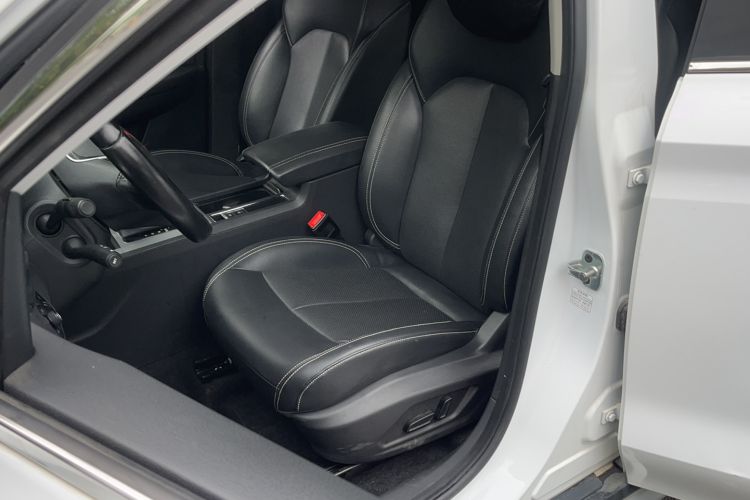 Used Roewe RX5 2016 20T Two-Wheel Drive Automatic Internet Smart Edition
