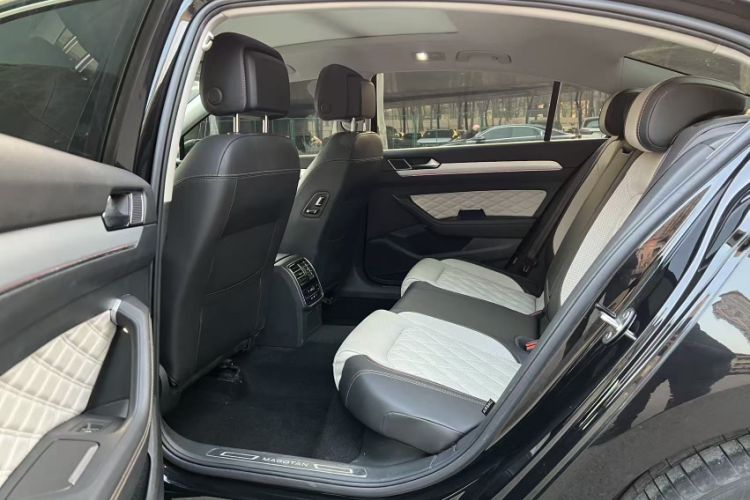 Used Volkswagen Magotan 2023 2 Million Units Commemorative Edition 330TSI DSG Luxury Version
