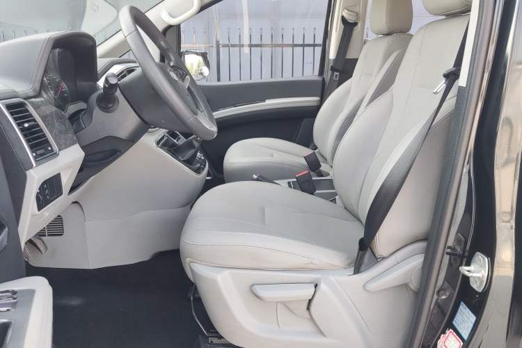 Used  M4 2016 2.0L Manual Luxury Smart Version
