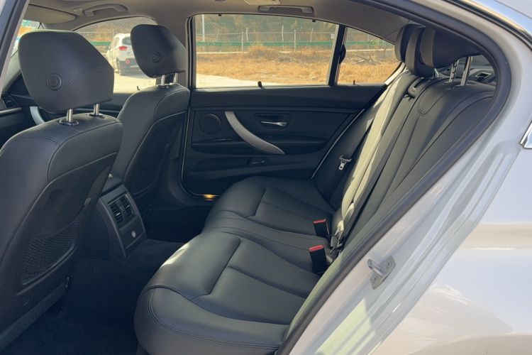 Used BMW 3 Series 2016 320Li Ambition Model
