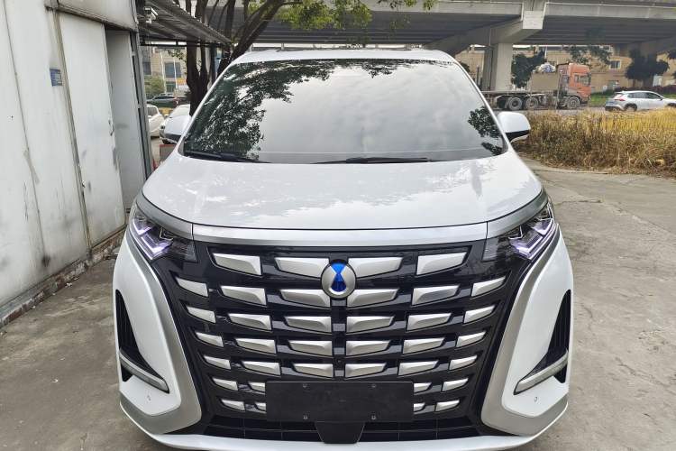 Used Denza D9 2022 DM-i 1040 Prestige Model
