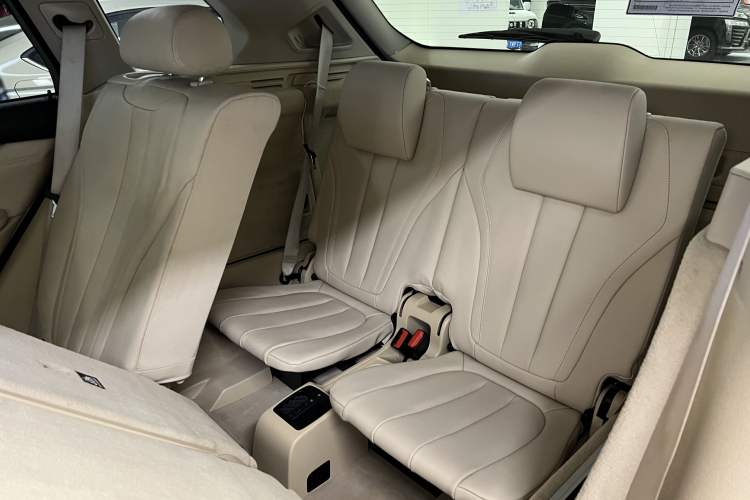 Used BMW X5 2014 xDrive35i Gasoline 7-seater U.S. specification model
