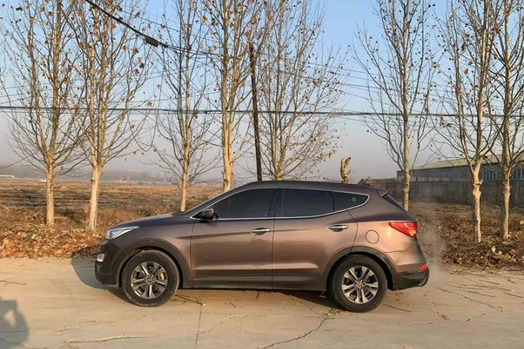 Used Hyundai Santa Fe 2013 2.4L Automatic Two-Wheel Drive Smart Version
