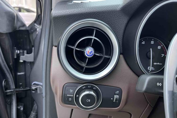 Used Alfa Romeo Stelvio 2017 2.0T 200HP Luxury Edition