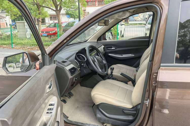 Used Wuling Hongguang 2019 1.5L S Comfort Edition China VI LAR
