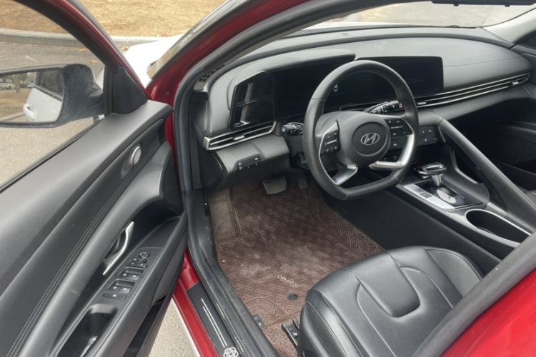 Used Hyundai Elantra 2021 1.5L CVT LUX Prestige Edition
